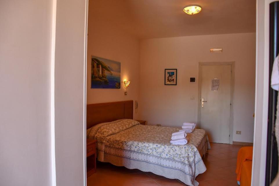Vela Club Hotel & Appartamenti Rodi Garganico Bagian luar foto