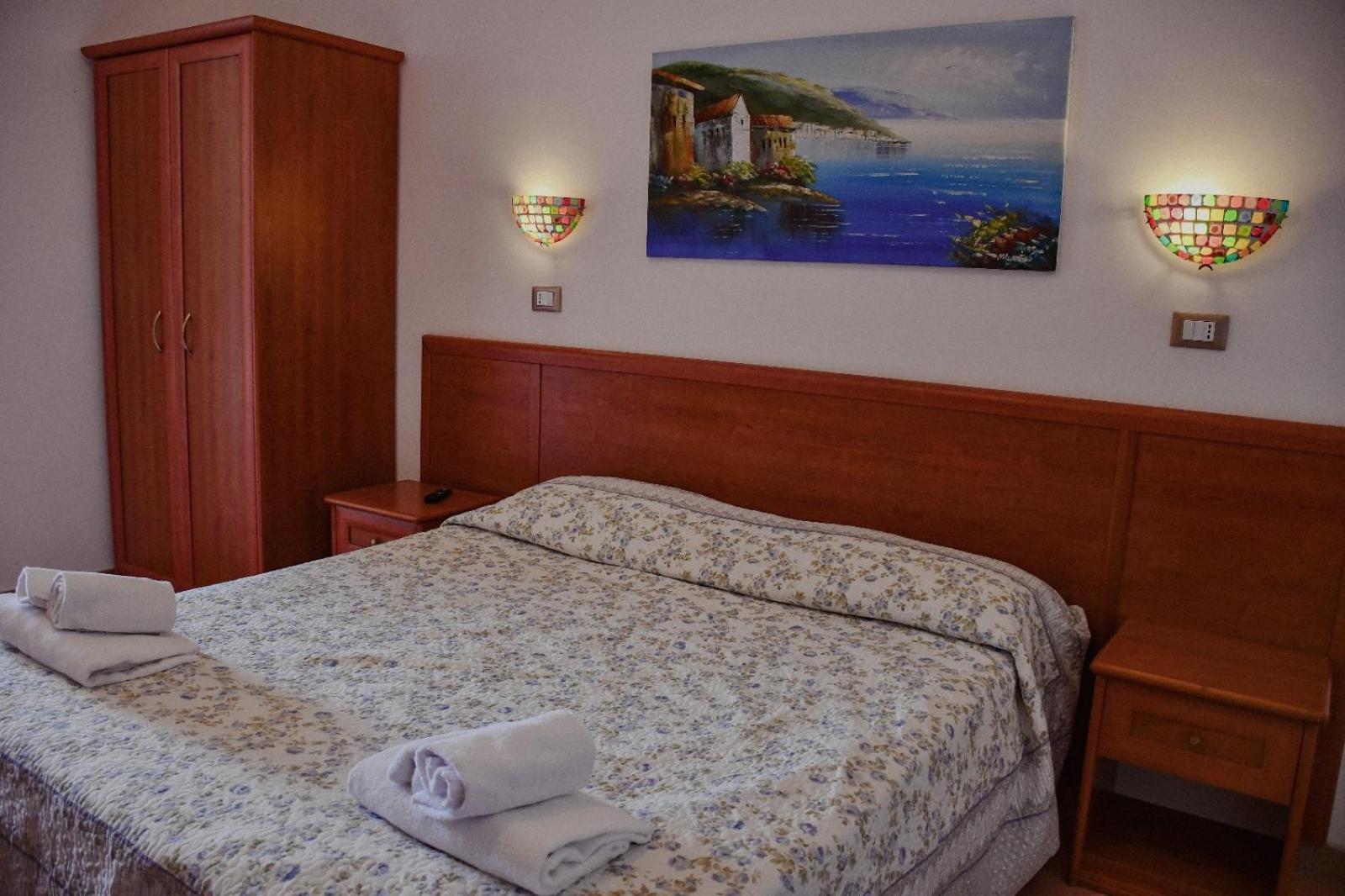 Vela Club Hotel & Appartamenti Rodi Garganico Bagian luar foto