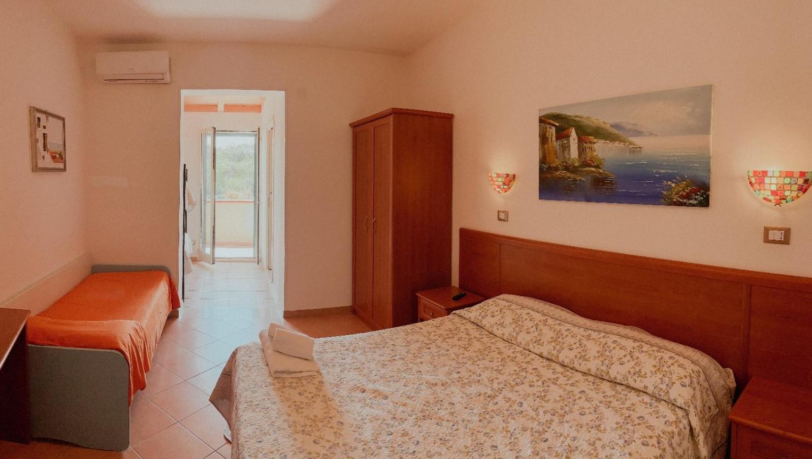Vela Club Hotel & Appartamenti Rodi Garganico Bagian luar foto